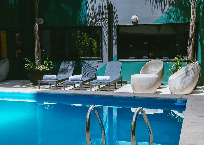 Family Hotel: Deco Collection