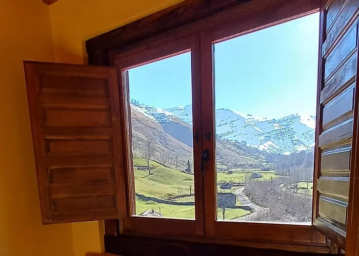 Posada la Vieja Escuela San Roque de Ríomiera