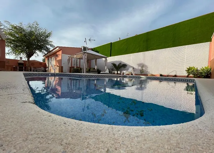 Vila da piscina: Villa Triana Con Piscina