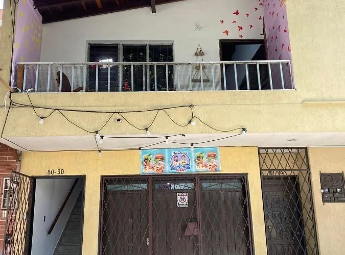 B&B: Hostel Urban City Medellin