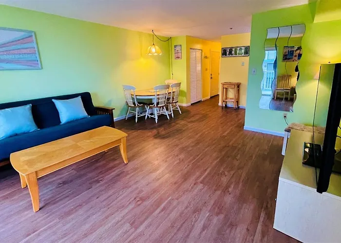 4 star hotel: Marylander Condominiums, 90 Steps From The Beach