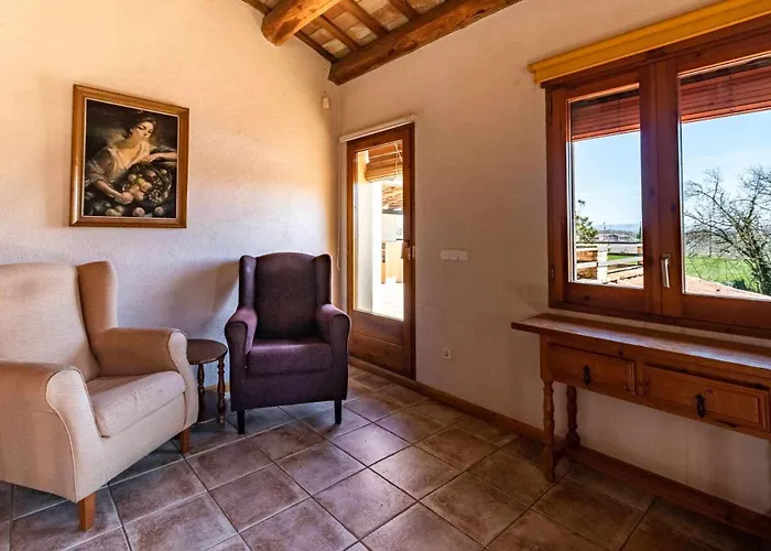 Hotel con piscina: Can Salva Casa Rural En Magnifico Entorno Natural