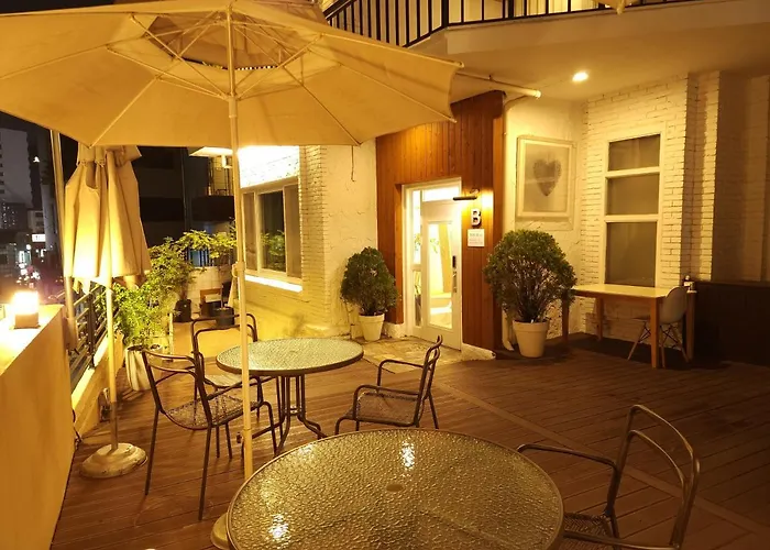Oyo Myeongdong 5 Lodge
