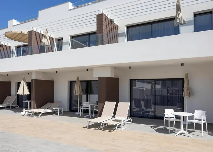 Esmeralda Cotillo Homes by LIVVO