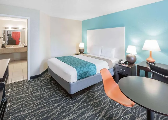 Howard Johnson By Wyndham Hobby Airport