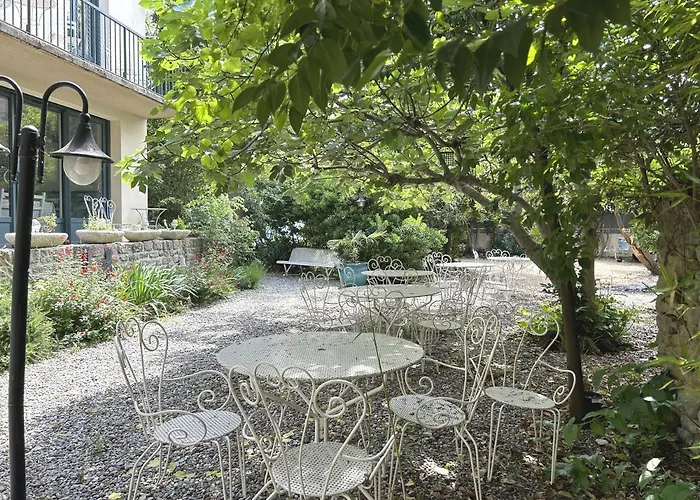 Hôtel accueillant les animaux: La Villa Carcassonne, piscine chauffée, Cité à 600m, Clim, Parking, Borne VE
