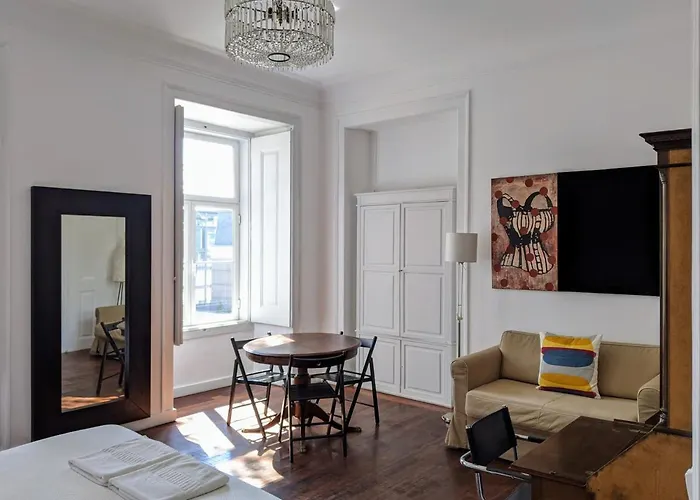 Cheap hotel: Lost Lisbon :: Cais House