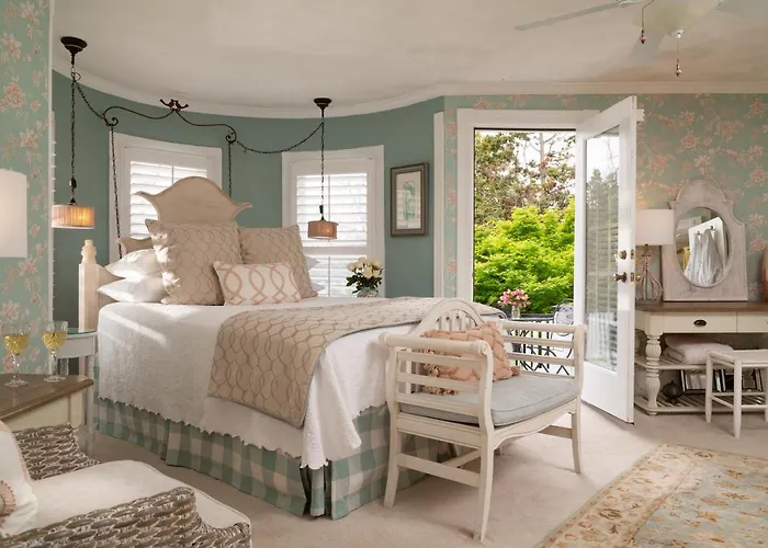 White Doe Inn Bed & Breakfast