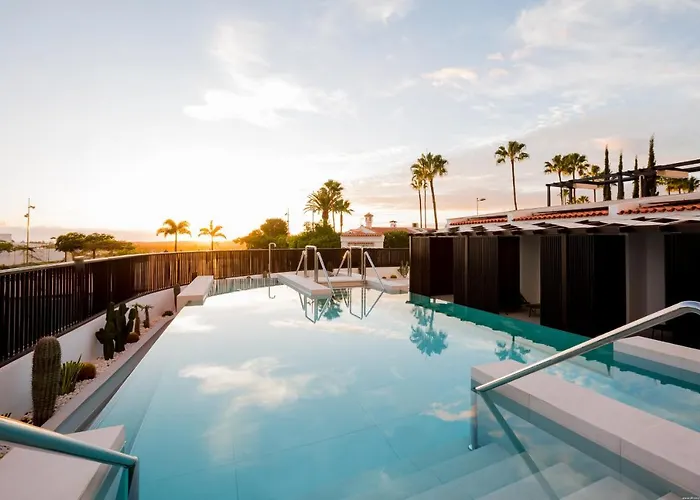 5 star hotel: Fahana Men Only (Adults Only)