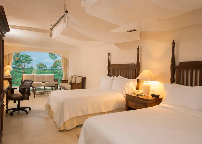 Pet Friendly hotel: Holiday Inn Merida By Ihg