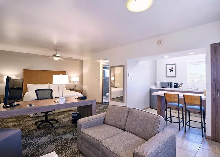 5 star hotels Holiday Inn & Suites Chihuahua Expo By Ihg