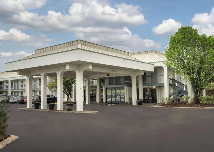 Dog friendly hotels Baymont By Wyndham Murfreesboro