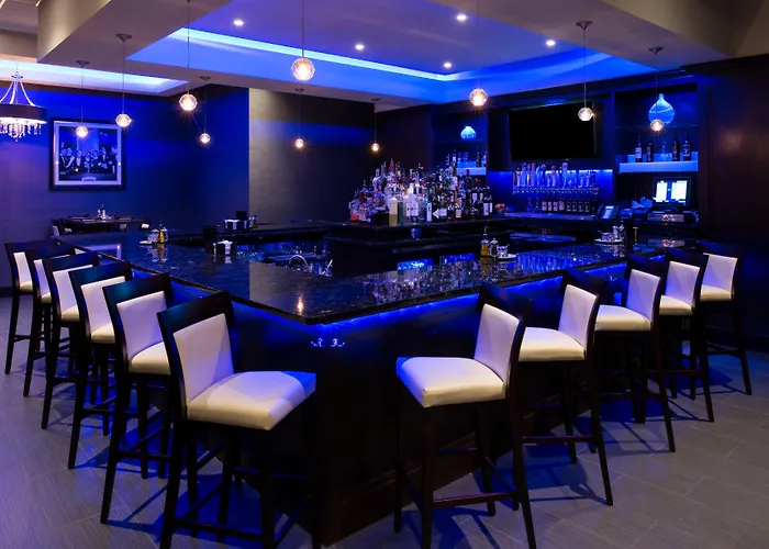 Central hotel: Holiday Inn & Suites - Farmington Hills - Detroit Nw By Ihg