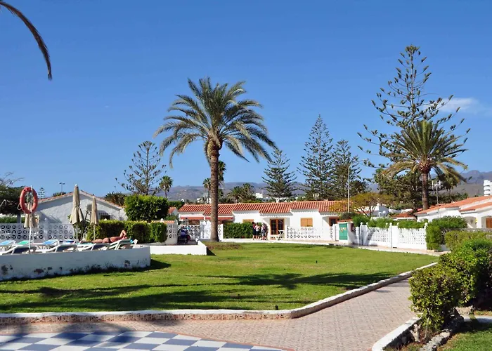 Beach hotel: Bungalows Los Arcos