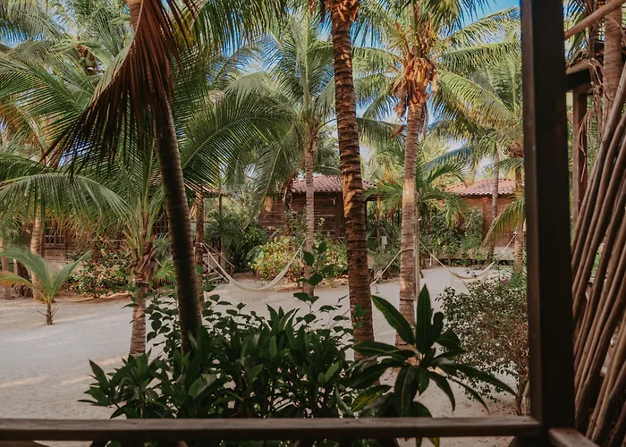 Hotel Ping Pong: Petit Lafitte Beach Front Hotel & Bungalows