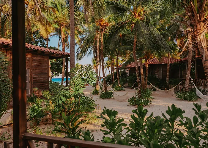 Hotel Ping Pong: Petit Lafitte Beach Front Hotel & Bungalows