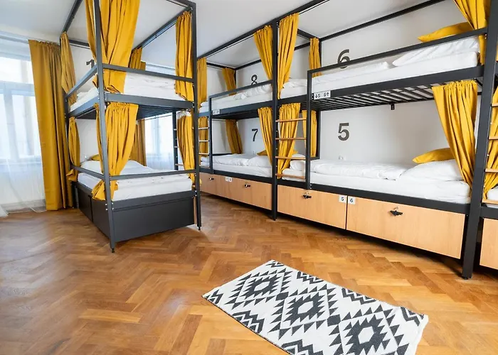 White Wolf House & Apartments