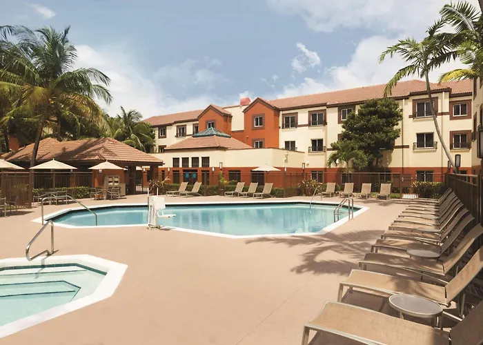 Hotel with Tennis: Hyatt House Miami Airport