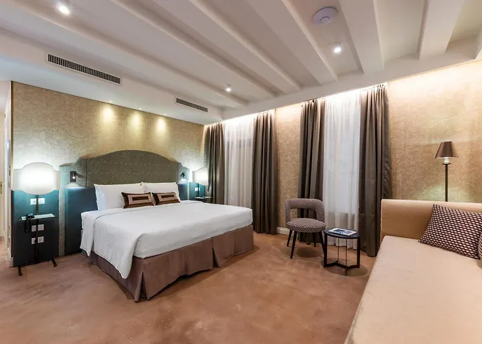 Acca Hotel