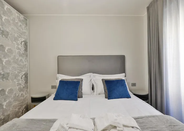 Como Lake Suites