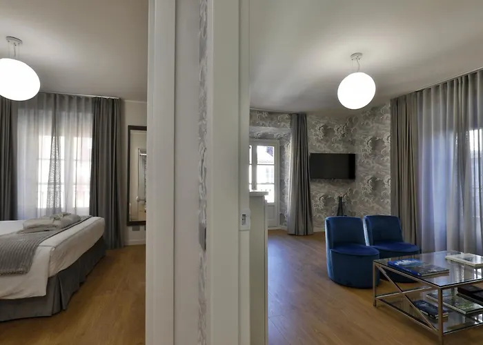 Como Lake Suites