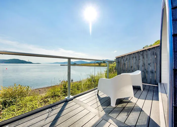 & Lochside Beach Pods