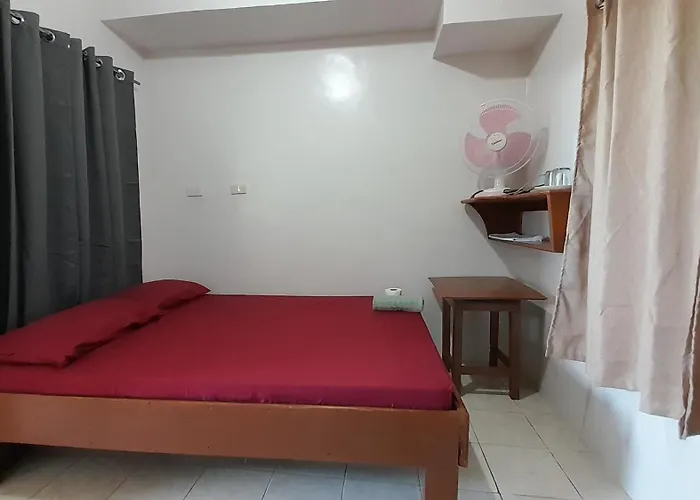 Cheap hotel: Reynaldo'S Upstairs