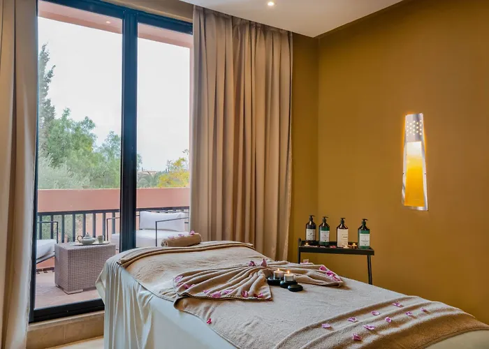 Hotels with tennis Al Maaden Villa & Spa