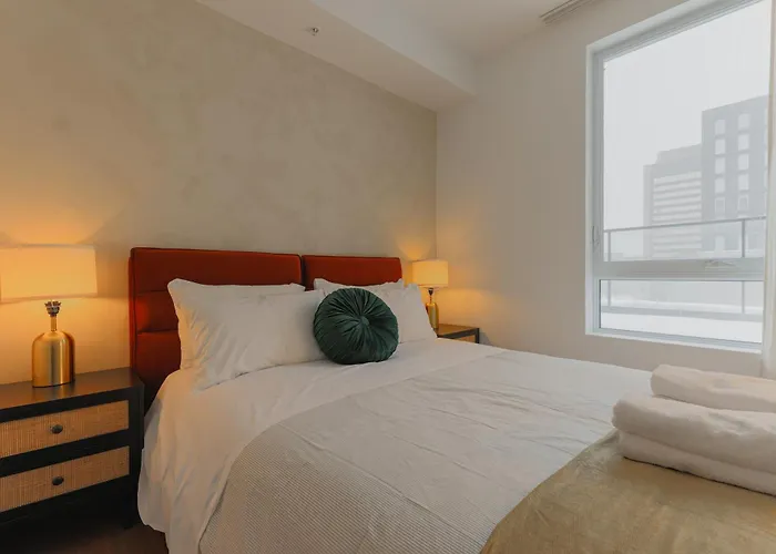 Hotel with view: Rozenhaus Montreal Hotel Downtown