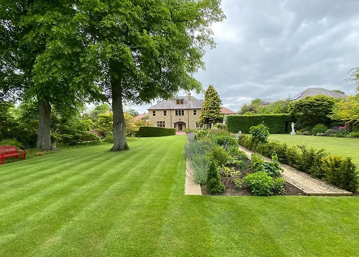 Guest house: West Acre House