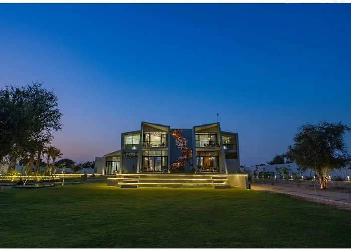 Villa: Casa Concreto- 5-Bedroom Luxury Villa With All Weather Pool