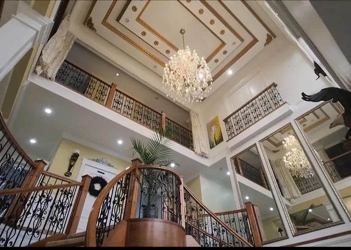 Luxury hotel only: Royal Empress Hotel