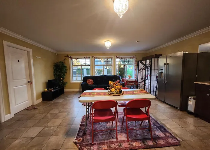 Luxury hotel only: Royal Empress Hotel