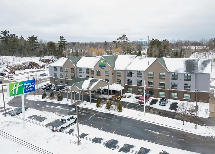 Resort: Holiday Inn Express & Suites Marquette By Ihg