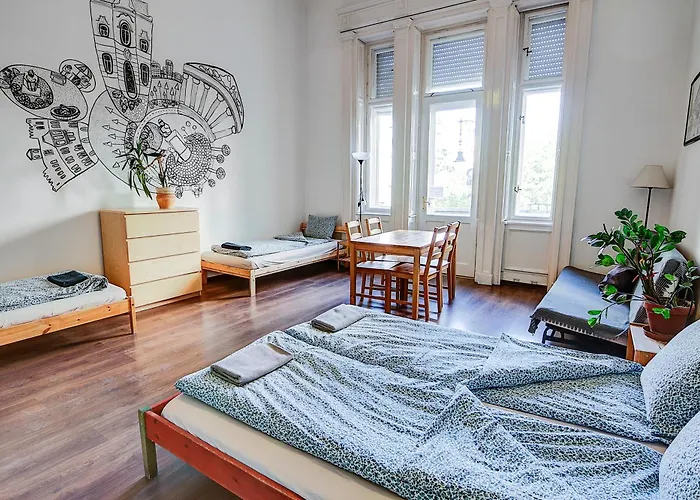 Pal'S Hostel And Apartments