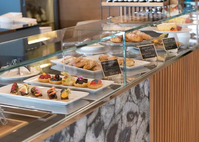 Albergo centrale: Kiss Beachfront Hotel & Restaurant