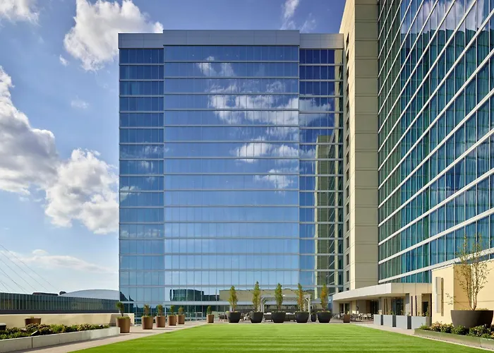 Luxury hotel only: Loews Kansas City