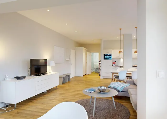 Ferienvermietung: FeWo direkt am Strand mit Meerblick, Villa Sirene, Binz