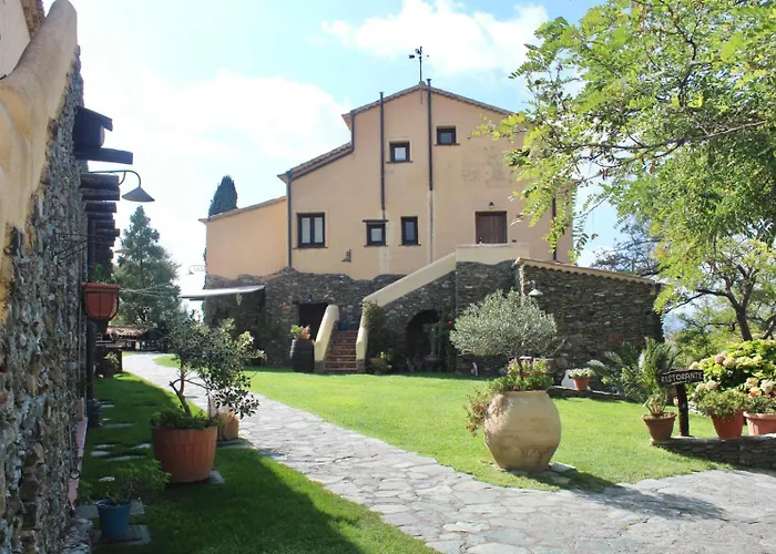 Cabina: Il Borgo Della Marinella