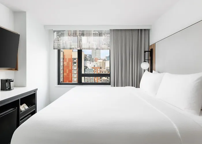 Hotel with Tennis: Fairfield Inn & Suites By Marriott New York Manhattan/Times Square South