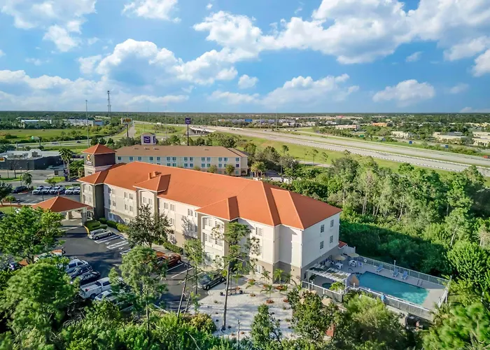 Luxury hotel only: Comfort Inn & Suites Port Charlotte-Punta Gorda