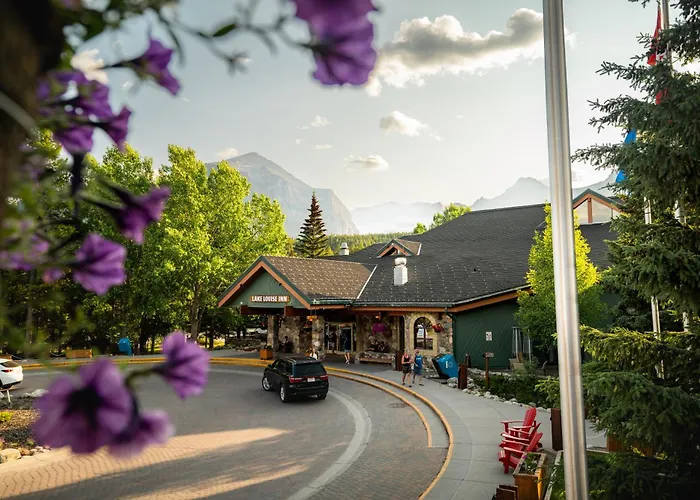 Hotel with view: Lake Louise Inn