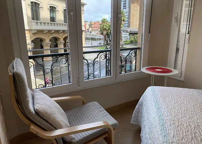 Hotel familiar: Alojamientos Muelle de Gijón