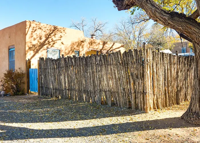 Cozy Adobe Casita: 1 Mile To Santa Fe Plaza!