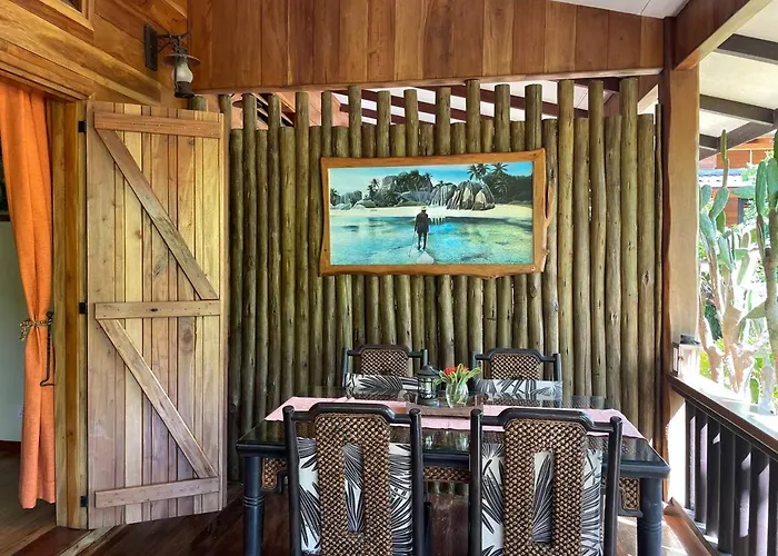 La Digue Holiday Villa