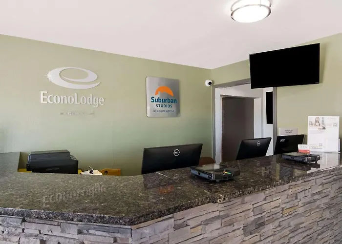 Pet Friendly hotel: Econo Lodge Portage