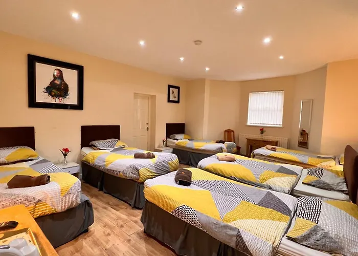 Castle Lodge Guest House 86-88 Sheil Rd L6 3Af