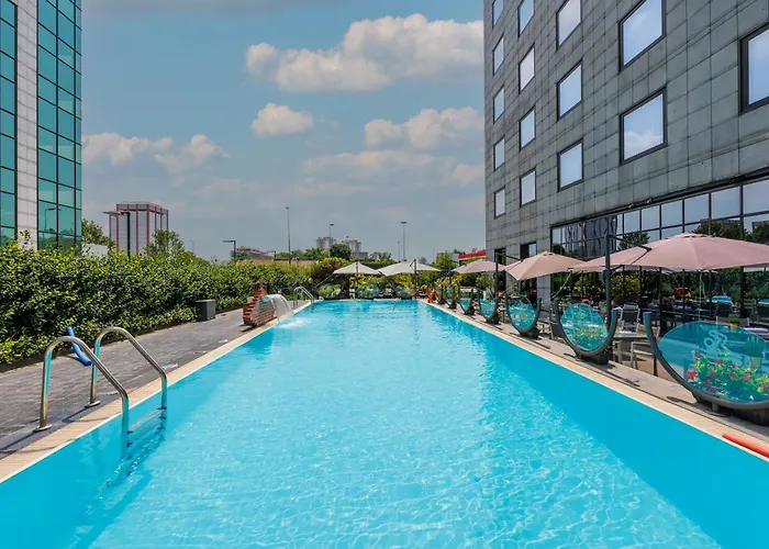 Hotel con piscina: iH Hotels Milano Lorenteggio
