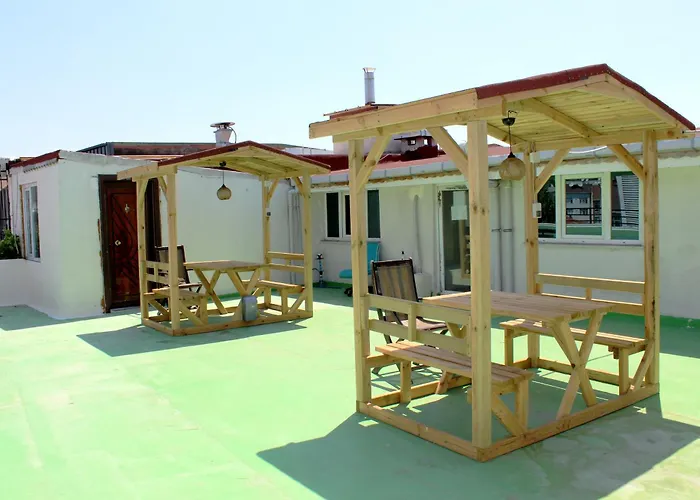 White Crown Apartman Ve Yasam Merkezi