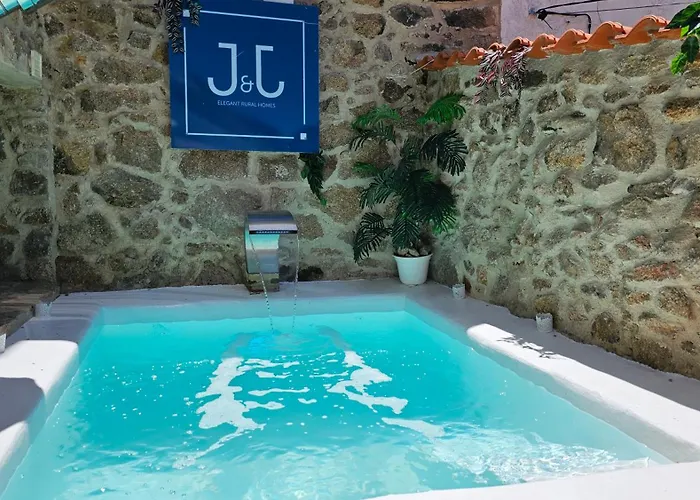 Chalet: El Eden Casas Rurales Con Piscina Y Jacuzzi